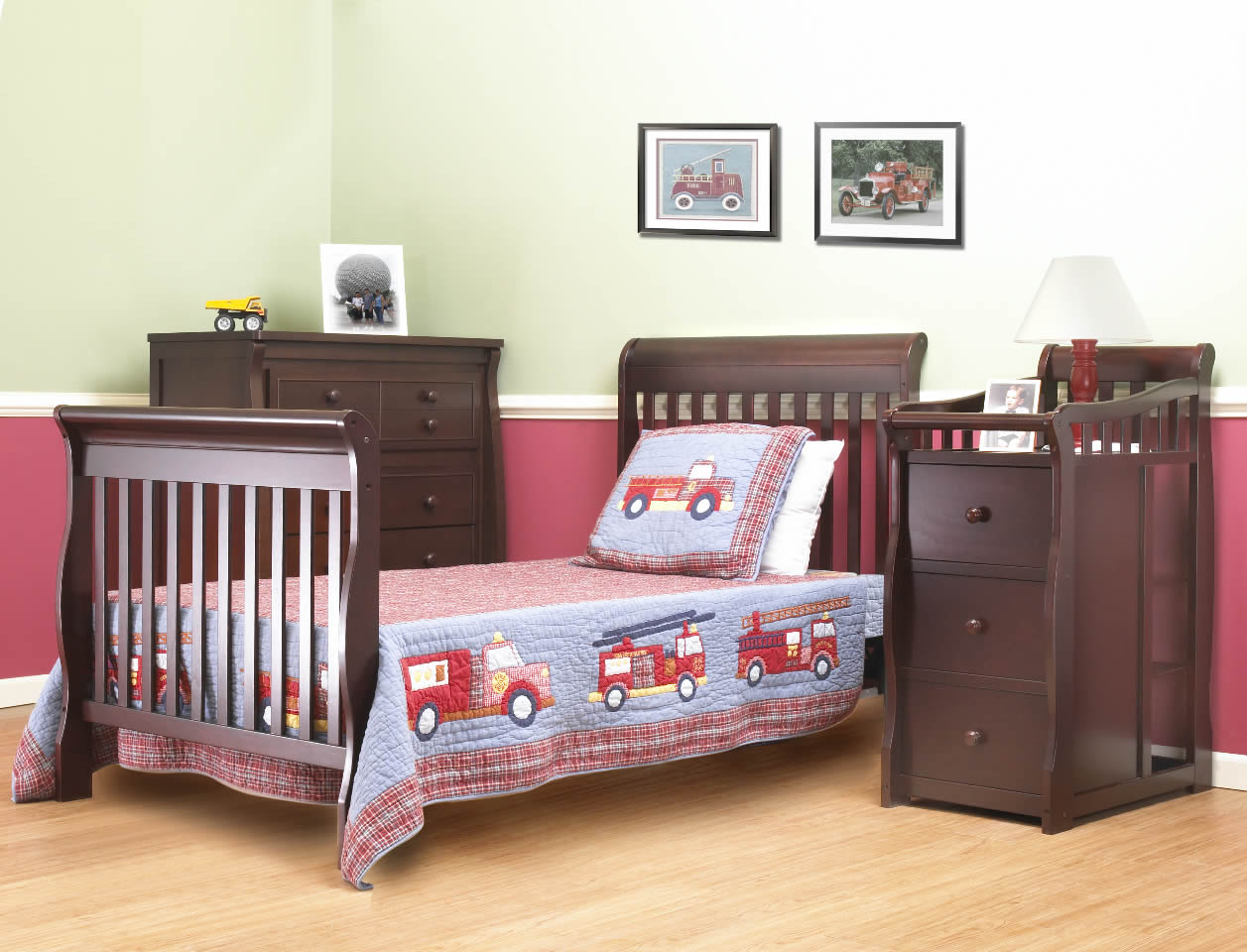 Sorelle Furniture Newport Porta Crib with Changer Merlot